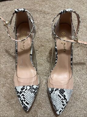 Jessica Simpson White and Black Snakeskin Pointed Toe Ankle Strap Pumps